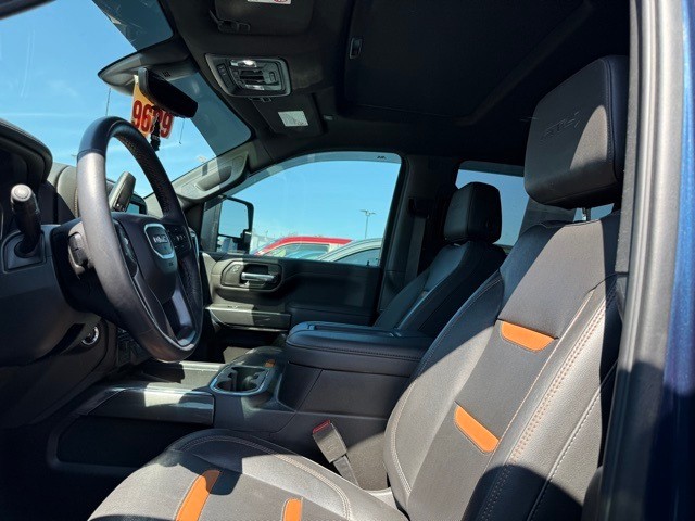 GMC Sierra 2500HD Vehicle Full-screen Gallery Image 14
