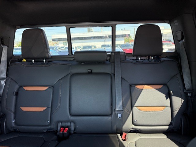 GMC Sierra 2500HD Vehicle Full-screen Gallery Image 18