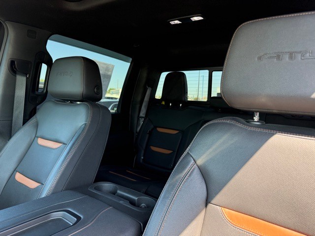 GMC Sierra 2500HD Vehicle Full-screen Gallery Image 19
