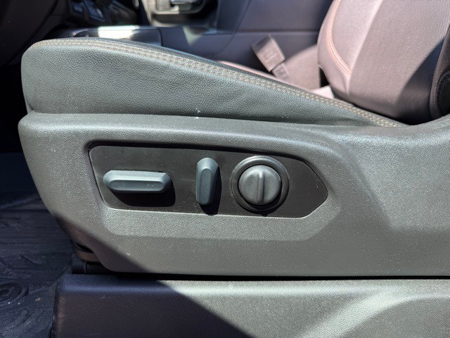GMC Sierra 2500HD Vehicle Full-screen Gallery Image 20
