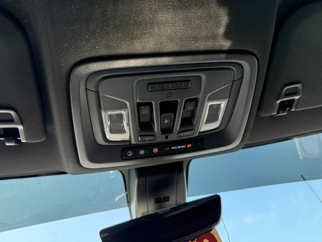 GMC Sierra 2500HD Vehicle Full-screen Gallery Image 21