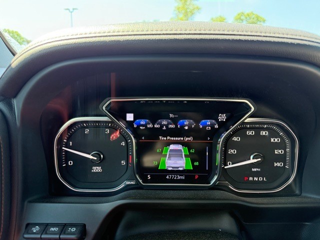 GMC Sierra 2500HD Vehicle Full-screen Gallery Image 23