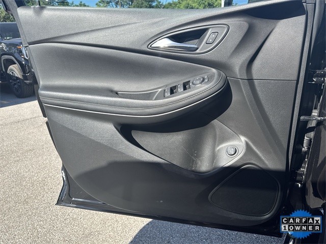 Buick Encore GX Vehicle Full-screen Gallery Image 24