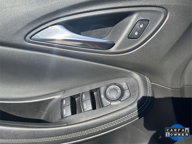Buick Encore GX Vehicle Full-screen Gallery Image 25