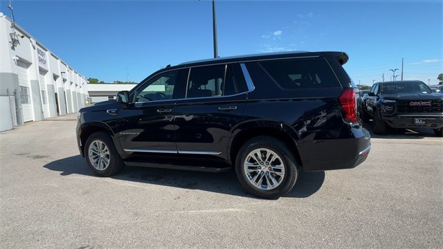 GMC Yukon Vehicle Full-screen Gallery Image 07