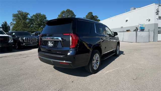 GMC Yukon Vehicle Full-screen Gallery Image 10