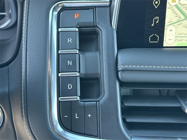 GMC Yukon Vehicle Full-screen Gallery Image 20