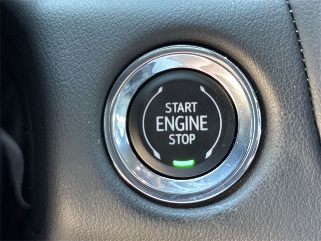 GMC Yukon Vehicle Full-screen Gallery Image 21