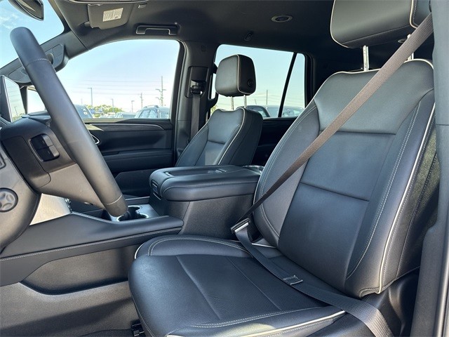 GMC Yukon Vehicle Full-screen Gallery Image 23