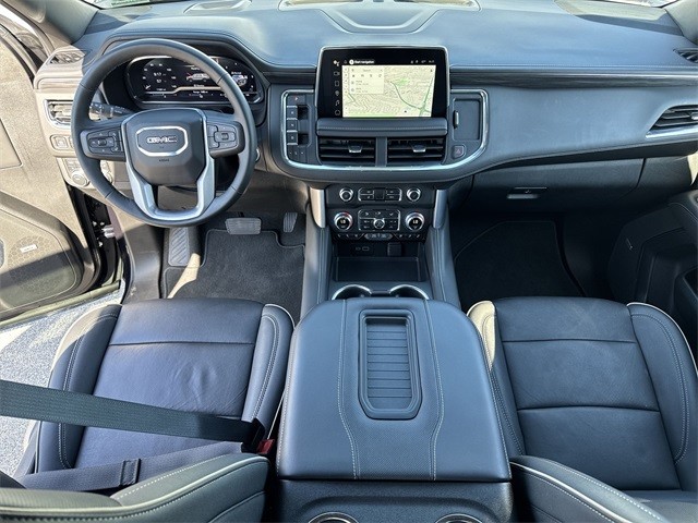 GMC Yukon Vehicle Full-screen Gallery Image 24