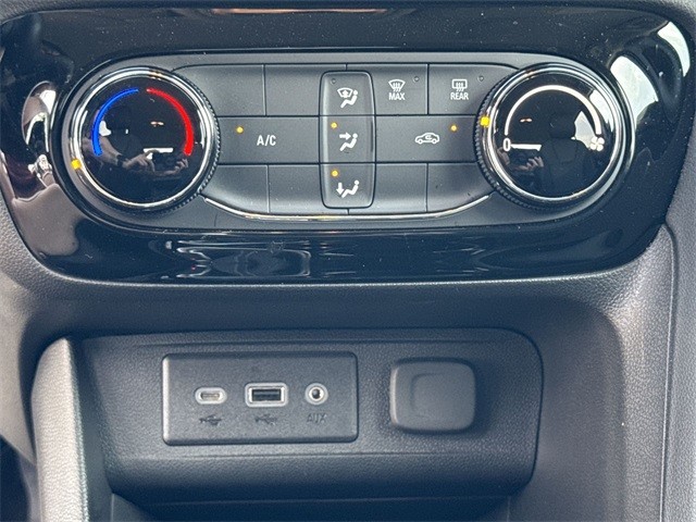 Buick Encore GX Vehicle Full-screen Gallery Image 21
