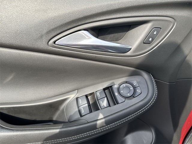 Buick Encore GX Vehicle Full-screen Gallery Image 25