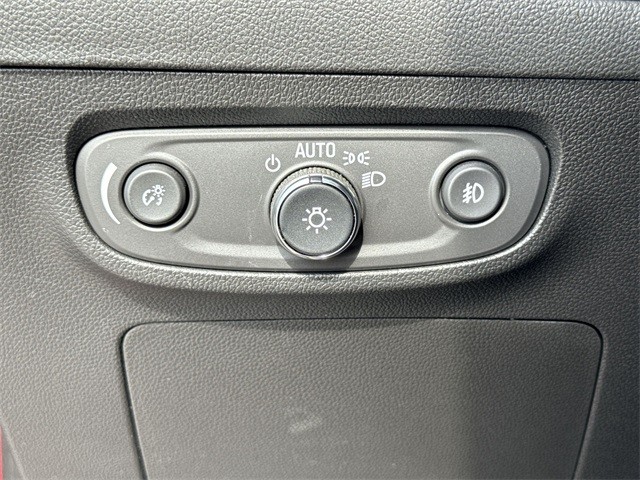 Buick Encore GX Vehicle Full-screen Gallery Image 36