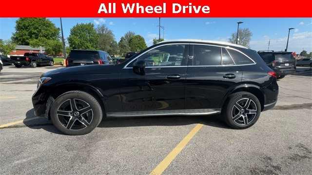Mercedes-Benz GLC Vehicle Full-screen Gallery Image 06