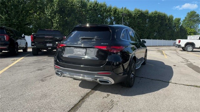 Mercedes-Benz GLC Vehicle Full-screen Gallery Image 10