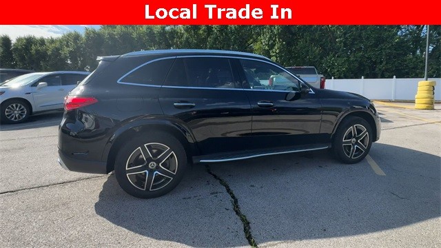Mercedes-Benz GLC Vehicle Full-screen Gallery Image 11