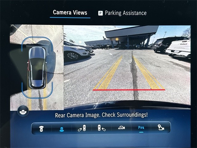 Mercedes-Benz GLC Vehicle Full-screen Gallery Image 21
