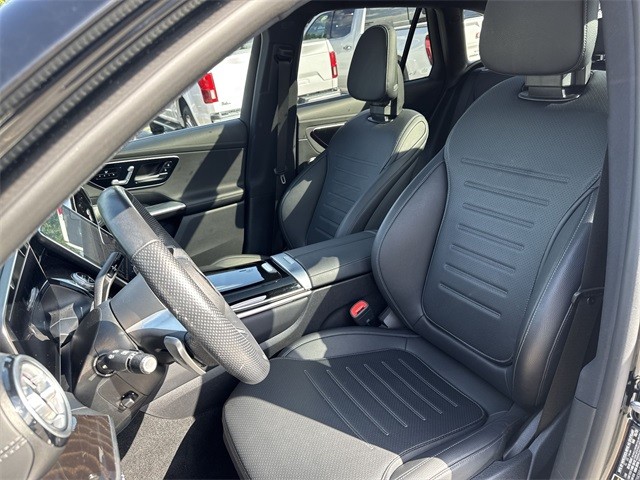 Mercedes-Benz GLC Vehicle Full-screen Gallery Image 25