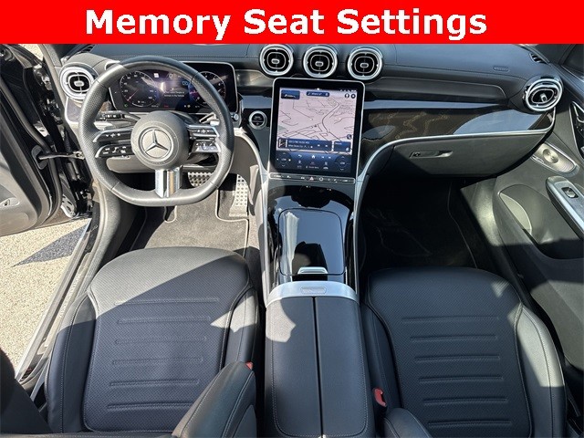 Mercedes-Benz GLC Vehicle Full-screen Gallery Image 26