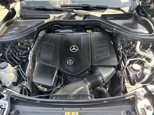Mercedes-Benz GLC Vehicle Full-screen Gallery Image 36