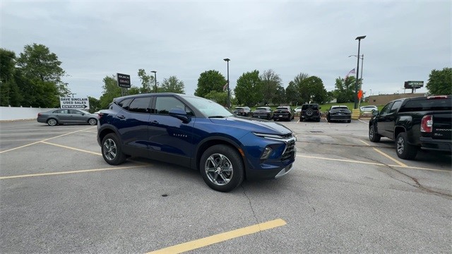 Chevrolet Blazer Vehicle Full-screen Gallery Image 02
