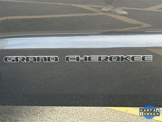 Jeep Grand Cherokee Vehicle Full-screen Gallery Image 34
