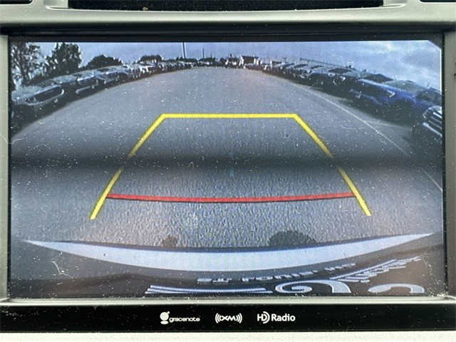 Toyota Highlander Vehicle Full-screen Gallery Image 19
