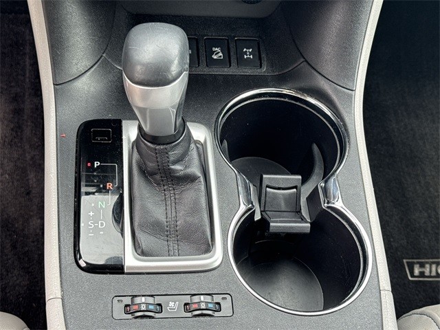Toyota Highlander Vehicle Full-screen Gallery Image 20