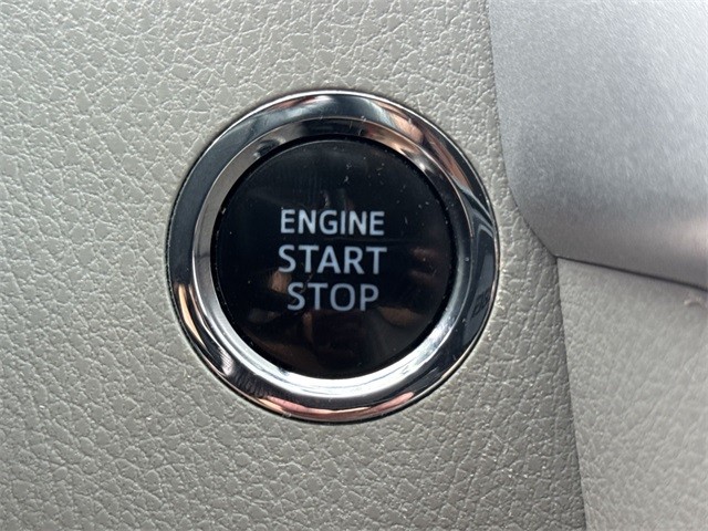 Toyota Highlander Vehicle Full-screen Gallery Image 21