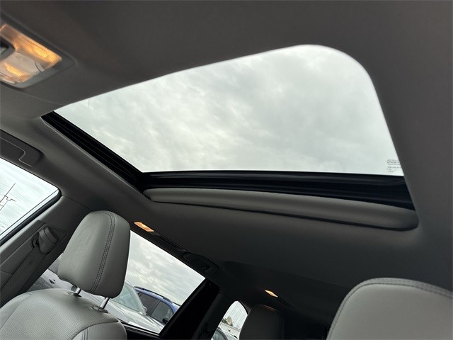 Toyota Highlander Vehicle Full-screen Gallery Image 23