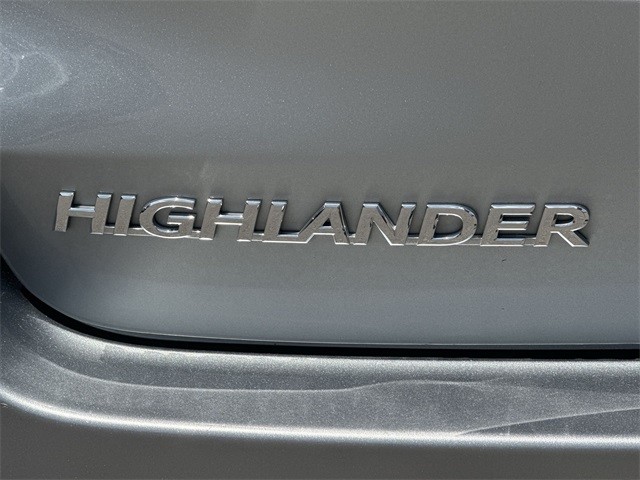 Toyota Highlander Vehicle Full-screen Gallery Image 36