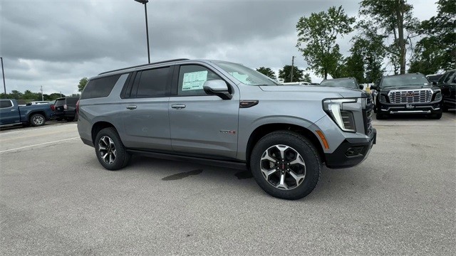 GMC Yukon XL Vehicle Full-screen Gallery Image 02
