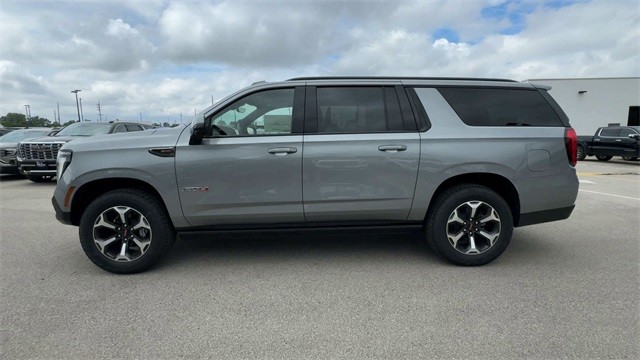 GMC Yukon XL Vehicle Full-screen Gallery Image 05