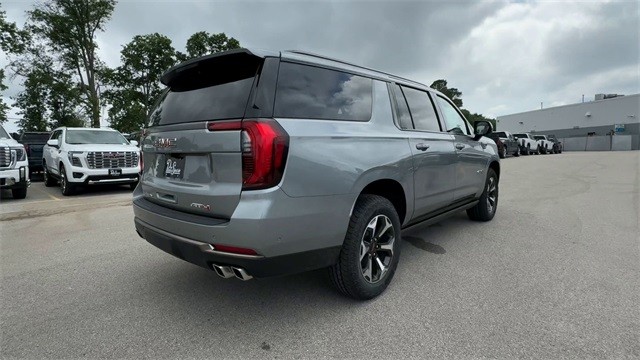 GMC Yukon XL Vehicle Full-screen Gallery Image 08