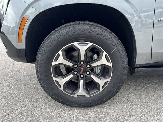 GMC Yukon XL Vehicle Full-screen Gallery Image 10