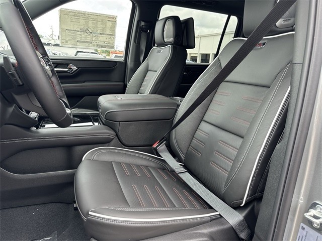 GMC Yukon XL Vehicle Full-screen Gallery Image 11