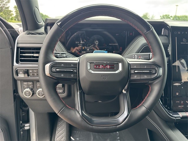 GMC Yukon XL Vehicle Full-screen Gallery Image 14