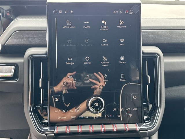 GMC Yukon XL Vehicle Full-screen Gallery Image 16