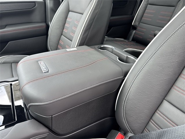 GMC Yukon XL Vehicle Full-screen Gallery Image 21