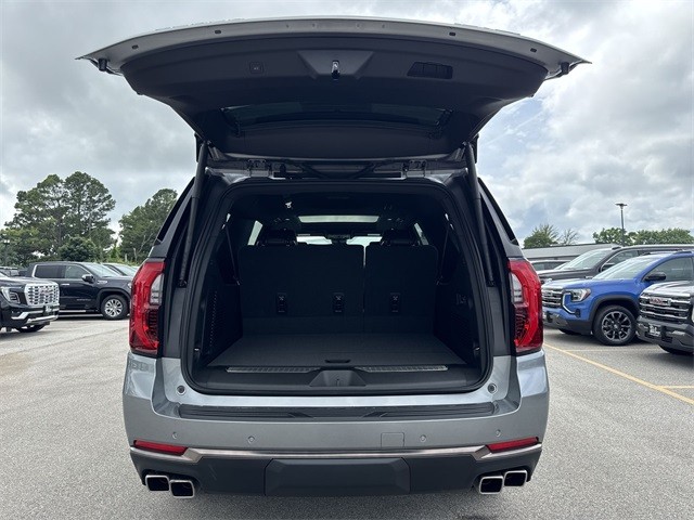 GMC Yukon XL Vehicle Full-screen Gallery Image 25