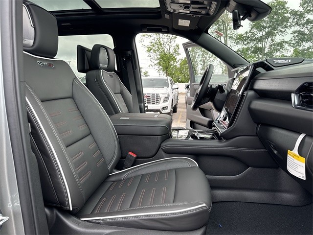 GMC Yukon XL Vehicle Full-screen Gallery Image 26