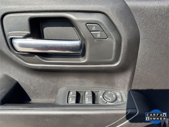 Chevrolet Silverado 1500 Vehicle Full-screen Gallery Image 26