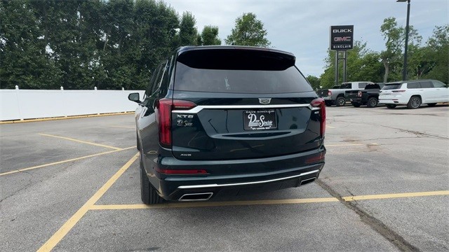 Cadillac XT6 Vehicle Full-screen Gallery Image 09