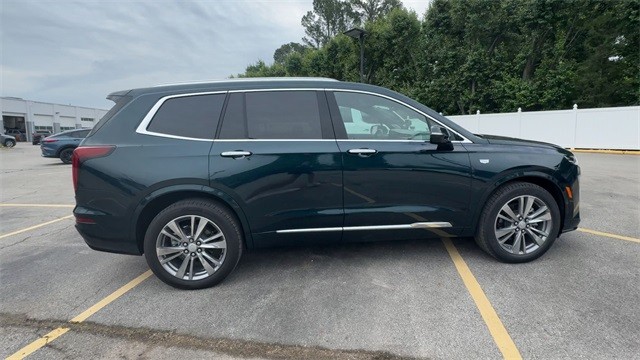 Cadillac XT6 Vehicle Full-screen Gallery Image 11