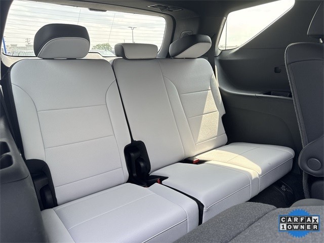 Chevrolet Traverse Vehicle Full-screen Gallery Image 31