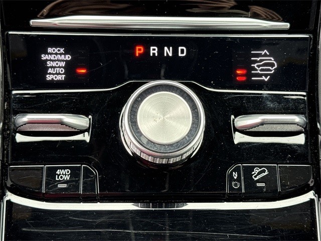 Jeep Grand Cherokee L Vehicle Full-screen Gallery Image 20