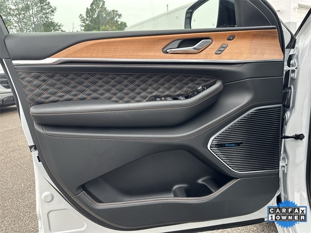 Jeep Grand Cherokee L Vehicle Full-screen Gallery Image 27