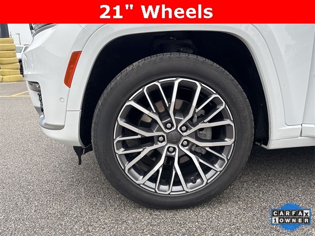 Jeep Grand Cherokee L Vehicle Full-screen Gallery Image 38