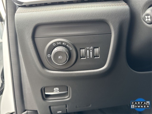 Jeep Grand Cherokee L Vehicle Full-screen Gallery Image 40