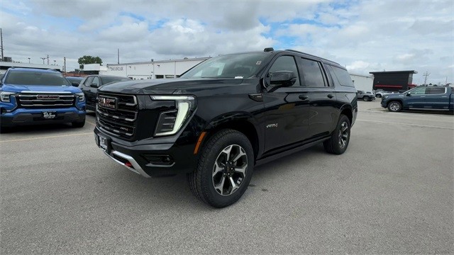 GMC Yukon XL Vehicle Full-screen Gallery Image 04